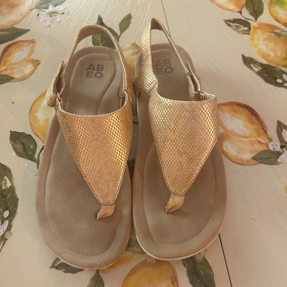 ABEO sandals sz 7.5 N